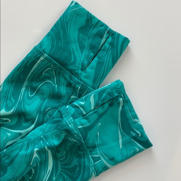 Long Sleeve Active Top Green Tie dye Swirl - Picture 4 of 4
